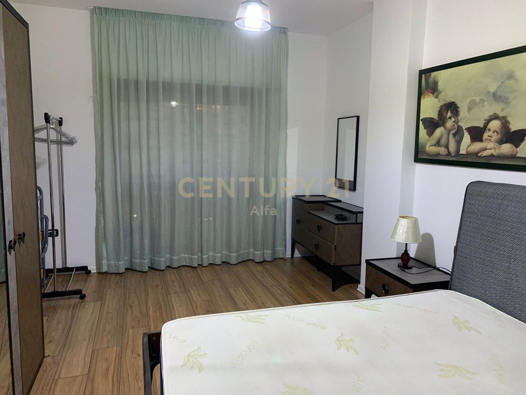 APARTAMENT ME QIRA 1+1 TEK LICEU ARTISTIK ! 950 € /Muaj