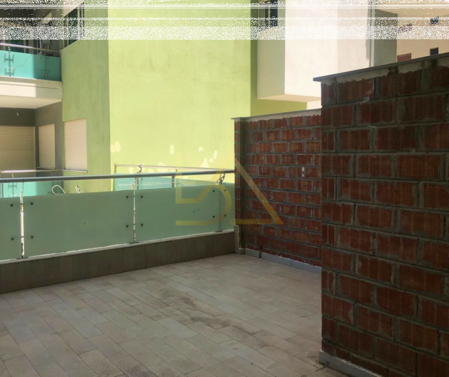 Shitet Apartament – Vlorë, Green Tower