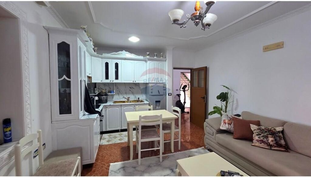 Appartamento 2+1 vicino alla scuola "Ismail Qemali", Vlore