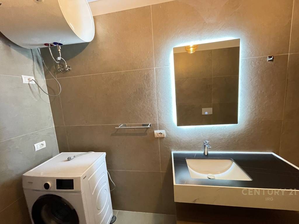 JEPET APARTAMENT ME QIRA NË XHAMLLIK 600 € /Muaj
