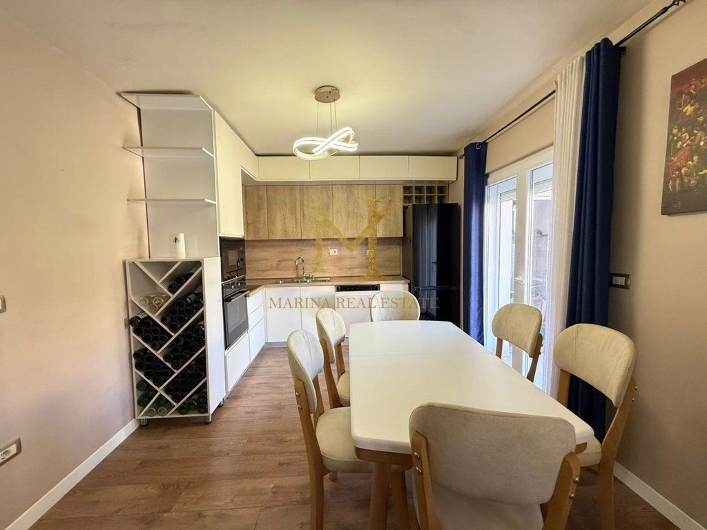 SHITET APARTAMENT 2+1+2 TUALETE PRANE QENDRRES TEK MUZEUMI DURRES !