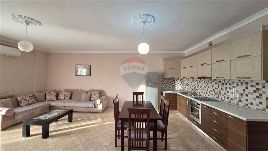 🌇 Apartament 2+1 në zemër të Skelës, Vlorë – vetëm 200 m nga Lungomare 🌊