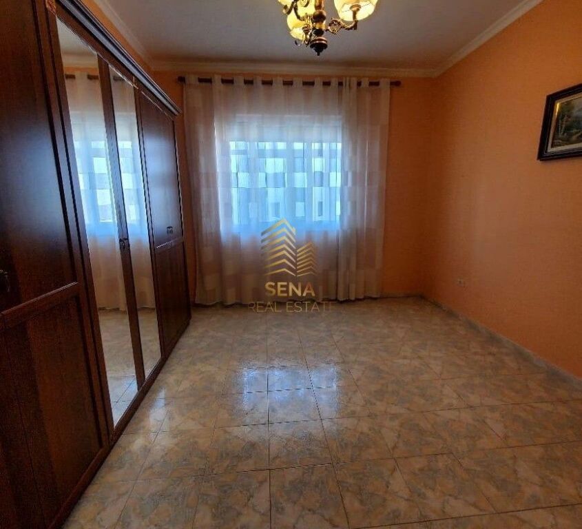 Affitto, Appartamento 1+1+balcone+deposito, Via Bardhyl, 45.000 Lek/mese.