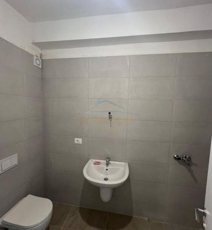 Qera, Ambient biznesi,Myslym Shyri