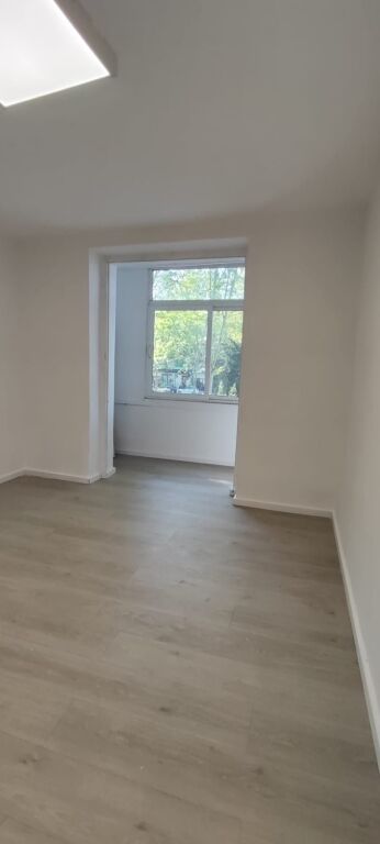 Jepet Ambjent me qera per biznes - Vasil Shanto ! 600€