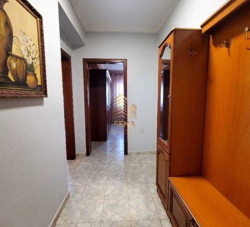 Affitto, Appartamento 1+1+balcone+deposito, Via Bardhyl, 45.000 Lek/mese.