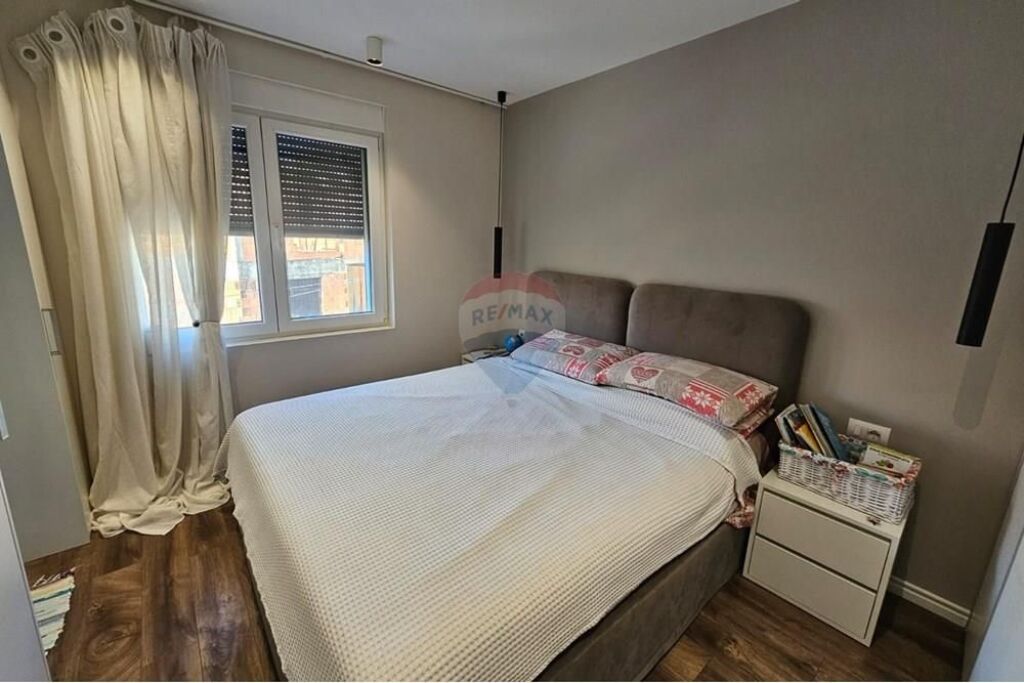 Shitet Apartament 3+1+2 te Rruga e Kavajës
