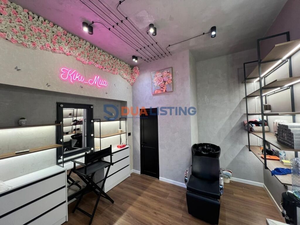 Japim me qira ambjent biznesi 60m2 te Bulevardi Bajram Curri.