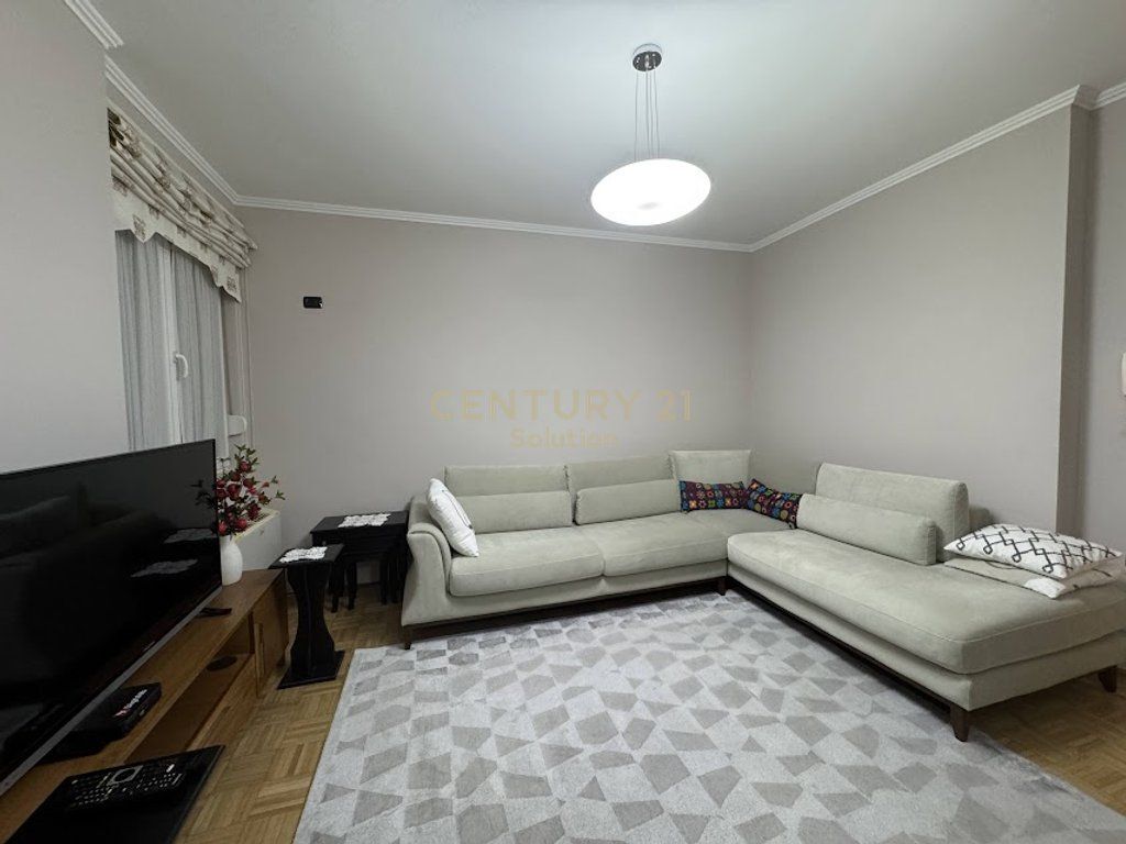 JAPIM ME QIRA 2+1 PRANE POSTES NR. 8 1,000 € /Muaj