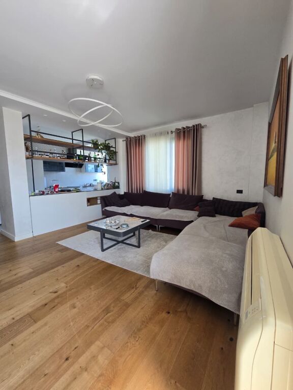 SUPER APARTAMENT PER SHITJE TEK STADIUMI DINAMO