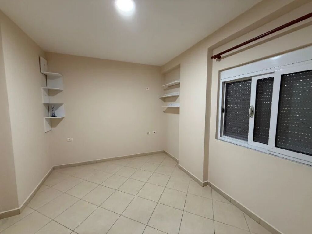 2+1, empty with kitchen, riza cerova new market, 500 thousand lek