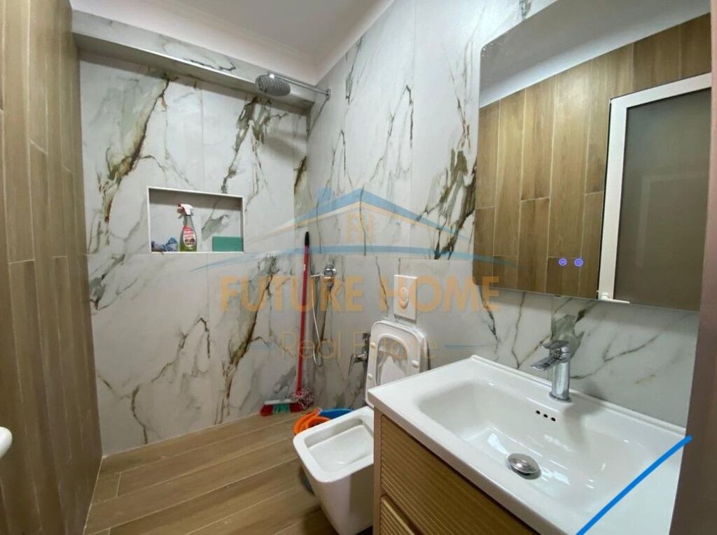 Shitet, Garsoniere, Vasil Shanto , Tirane.