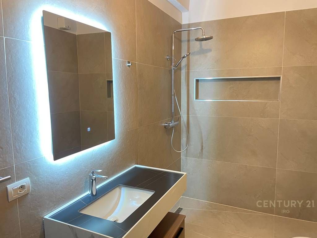 JEPET APARTAMENT ME QIRA NË XHAMLLIK 600 € /Mua