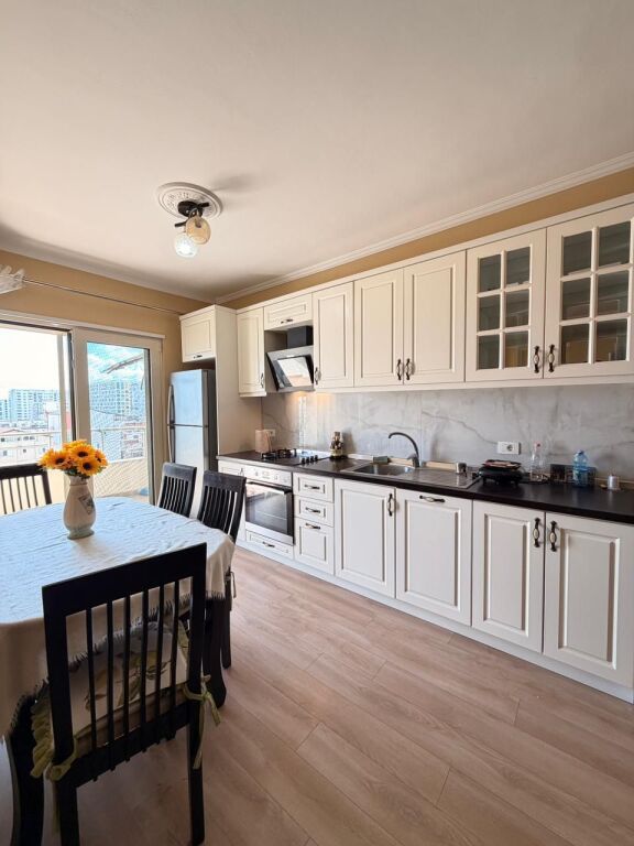 Shitet Apartament 3+1+2 - Ish Fabrika e Bukës, Durrës