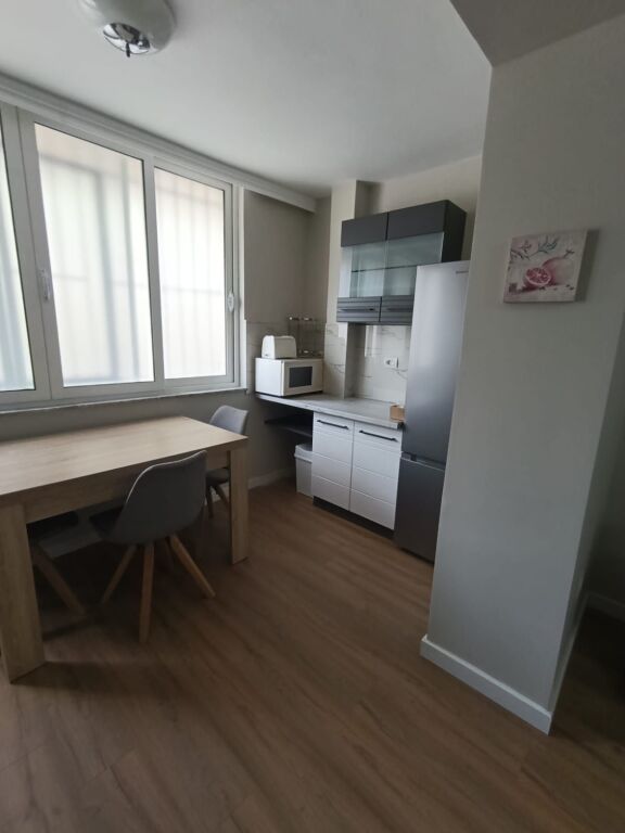 Jepet me qira apartament 2+1 në një nga zonat më të preferuara të Tiranës, në bllok!