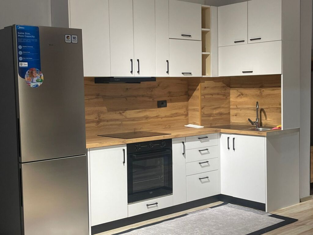 2+1,i mobiluar te bill clinton,mbikalimi i komunes,650 euro