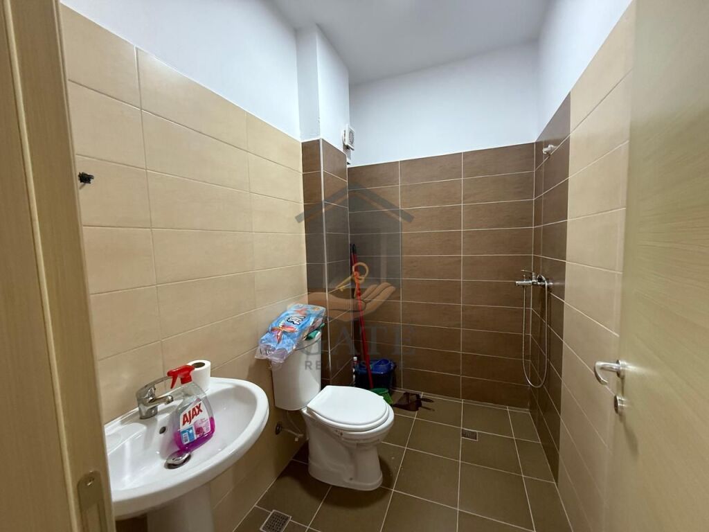 Jepet me qira apartament 2+1 me 2 tualete në zonën Spitalit, prane Pernocës   