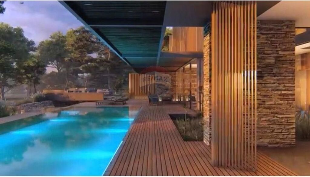 COMPLESSO LURA 5, VENDIAMO VILLA DI LUSSO CON PISCINA