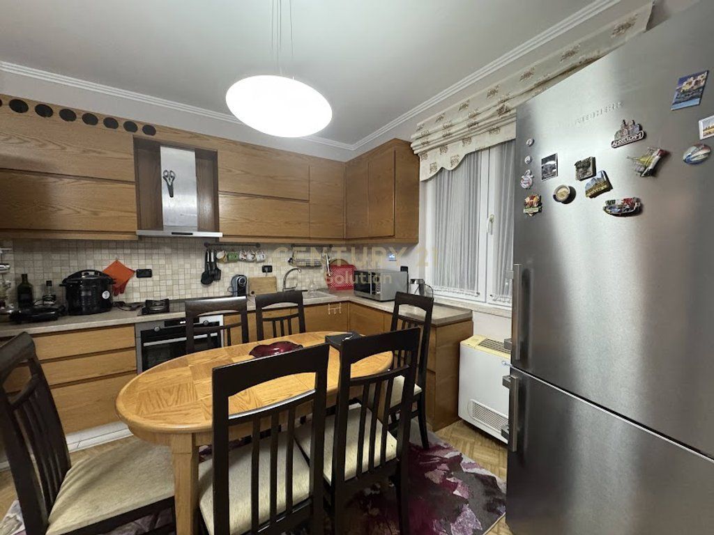 JAPIM ME QIRA 2+1 PRANE POSTES NR. 8 1,000 € /Muaj