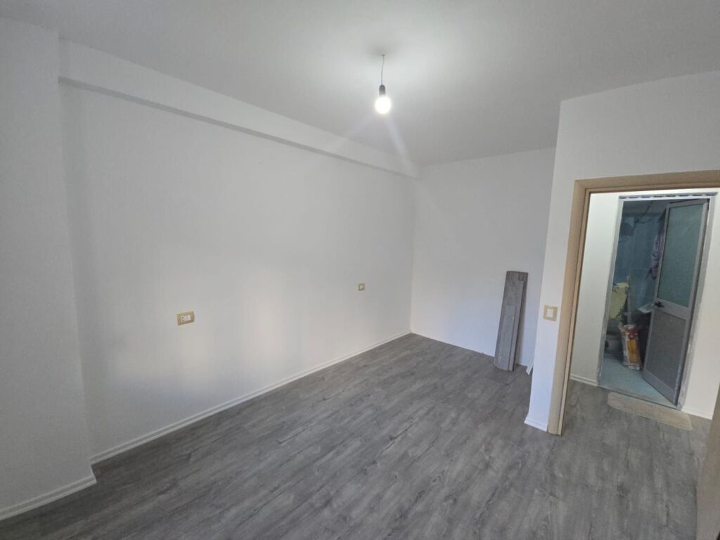 🏖️ SHITET APARTAMENT 1+1 TEK SHKËMBI I KAVAJËS