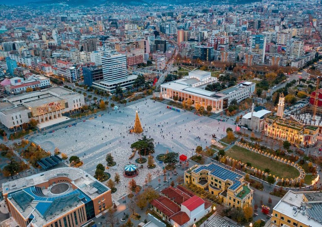 ESCLUSIVO!!! VENDESI APPARTAMENTO 2+1+BALCONE "CENTRO" 300.000 EURO (TRATTABILE)