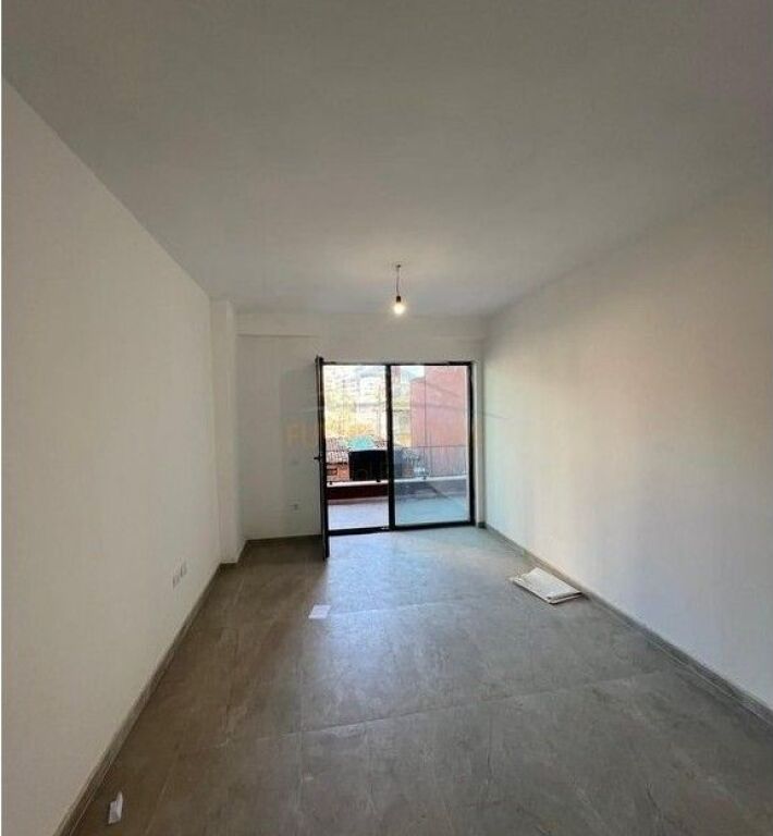 Qera, Ambient biznesi,Myslym Shyri