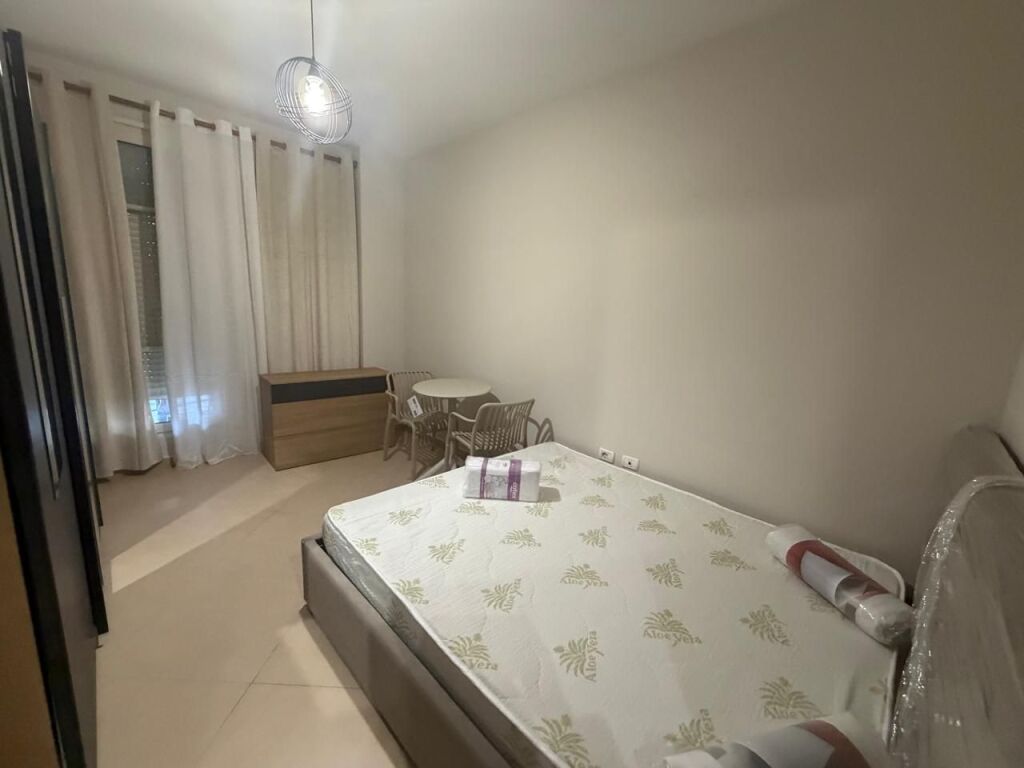 Jepet me qera 2+1 mobiluar liqeni thate 648 eu