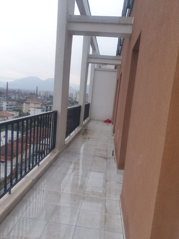 🏡 Apartament 3+1 me qira në Kombinat