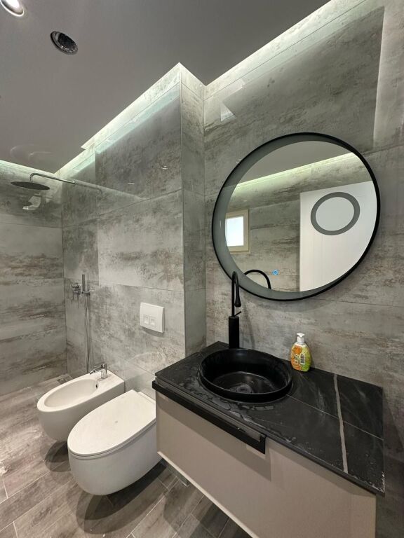 Ambient zyrash/biznesi prane Shkolles se Baletit