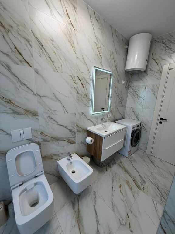 Apartament 1+1 me qira + 2 poste parkimi – Xhamllik