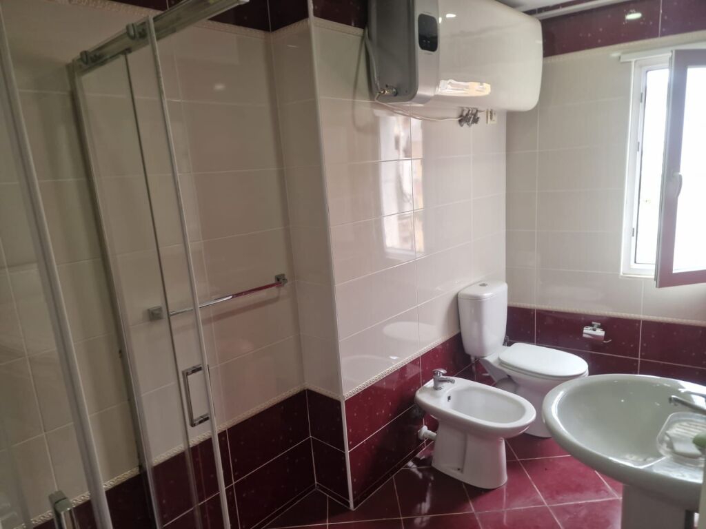 Shitet apartament 2+1+2 te Komuna e Parisit