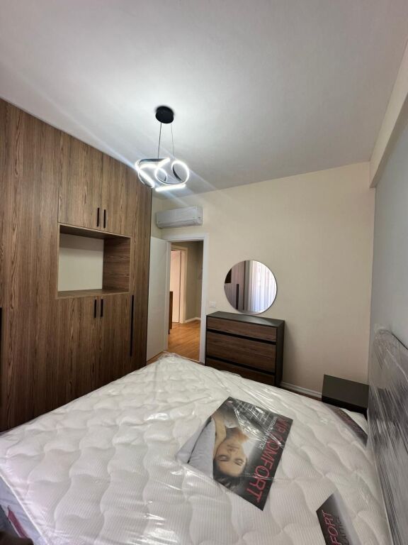 1+1,me post parkimi,urban gate astir,500 euro