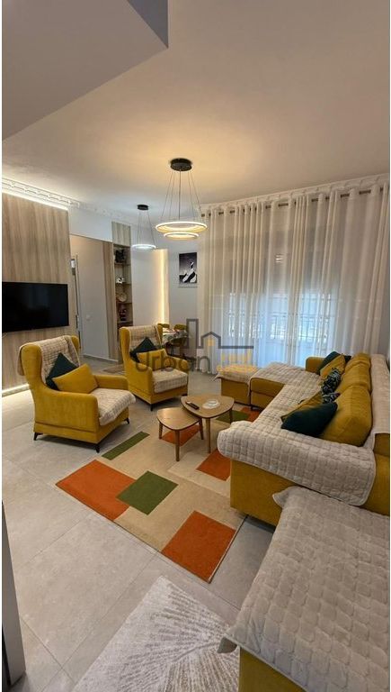 Affitto, Appartamento 2+1+2, Centro, Tirana - 1200€ | 110 m²