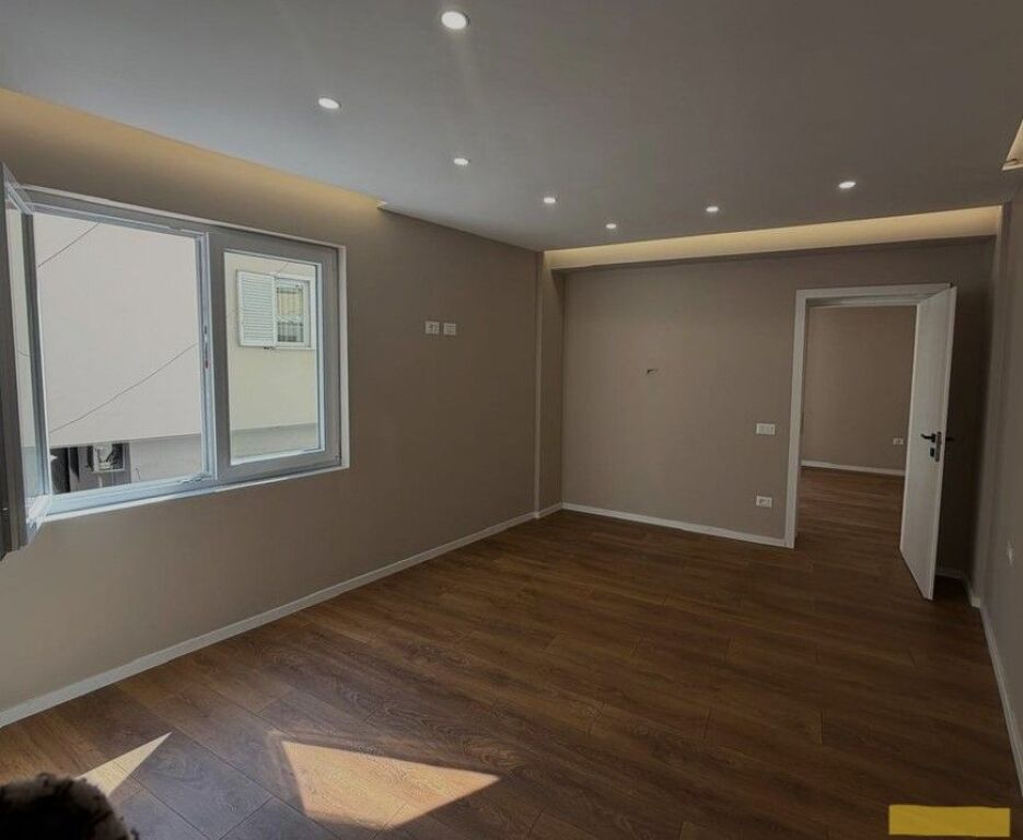 For sale, Apartment 1+1, Mine Peza Street, Tirana