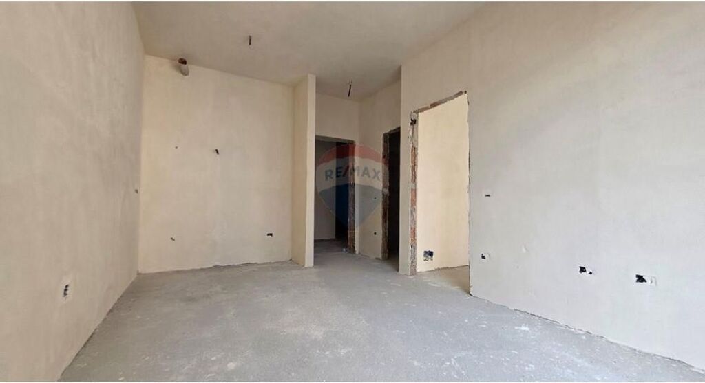 APARTAMENT 1+1 NË SHITJE PRANË PORTIT – VLORË