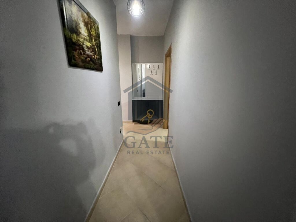 Jepet me qira apartament 1+1 në zonën e Shkëmbit të Kavajës