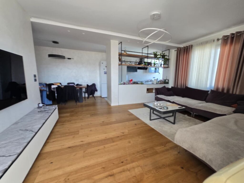SUPER APARTAMENT PER SHITJE TEK STADIUMI DINAMO