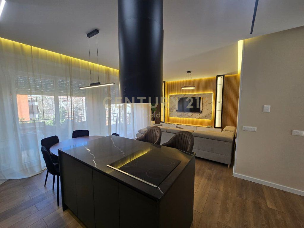 APPARTAMENTO DI LUSSO 2+1+2+ POSTO AUTO IN AFFITTO VICINO AL GIARDINO BOTANICO! 1.200 € /Mese