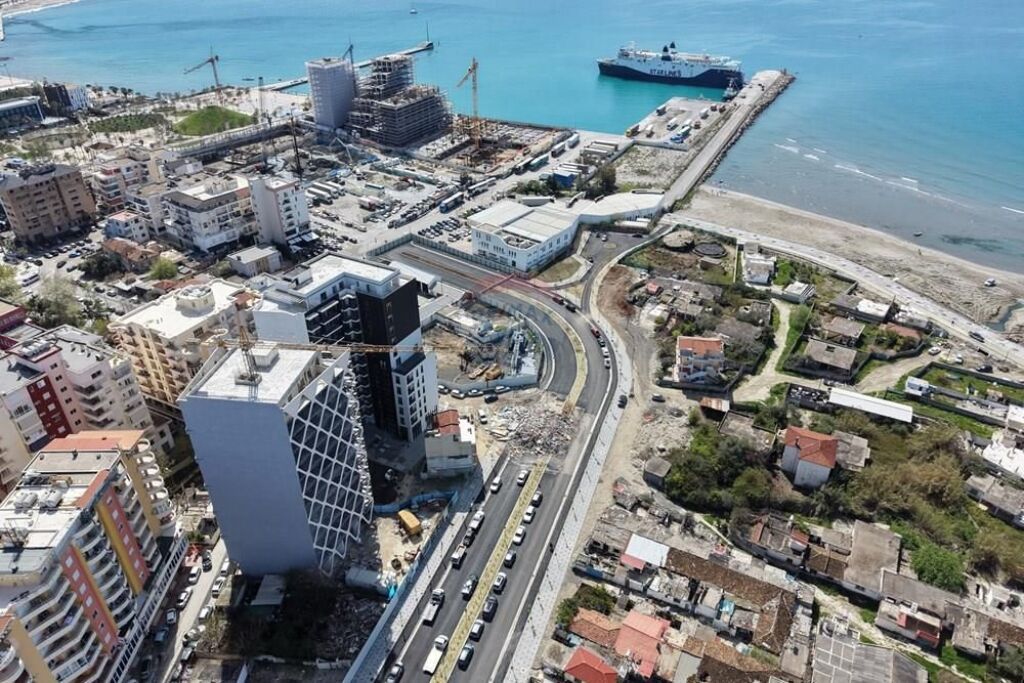 APARTAMENT 1+1 NË SHITJE PRANË PORTIT – VLORË