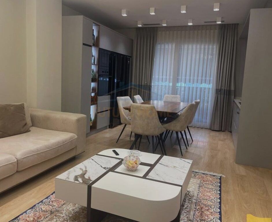 Shitet, Apartament 3+1+2+ Post Parkimi, Rruga e Kosovareve, Tiranë