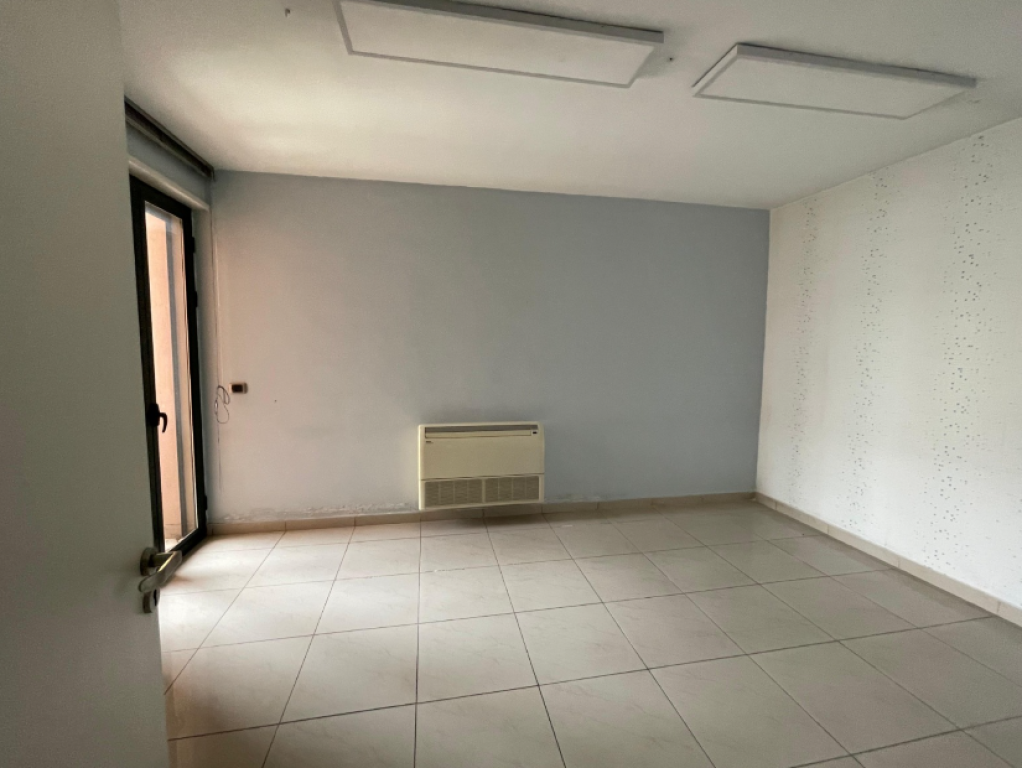 Apartment / Premises for Clinic for Sale – Overpass of the Commune of Paris