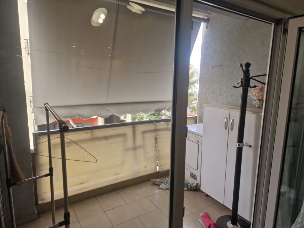 Shitet apartament 2+1+2 te Komuna e Parisit