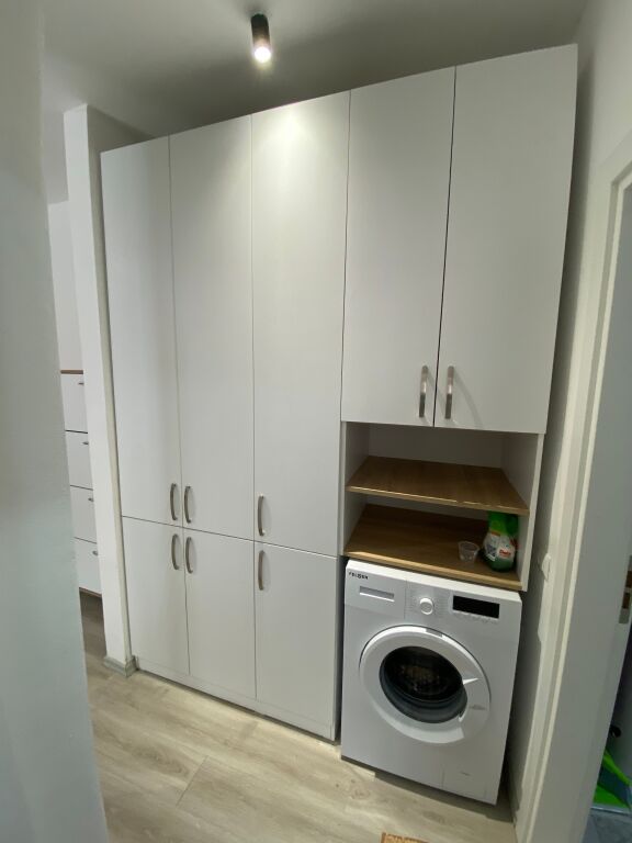 Jepet me qera 1+1 prane xhamise se Selites