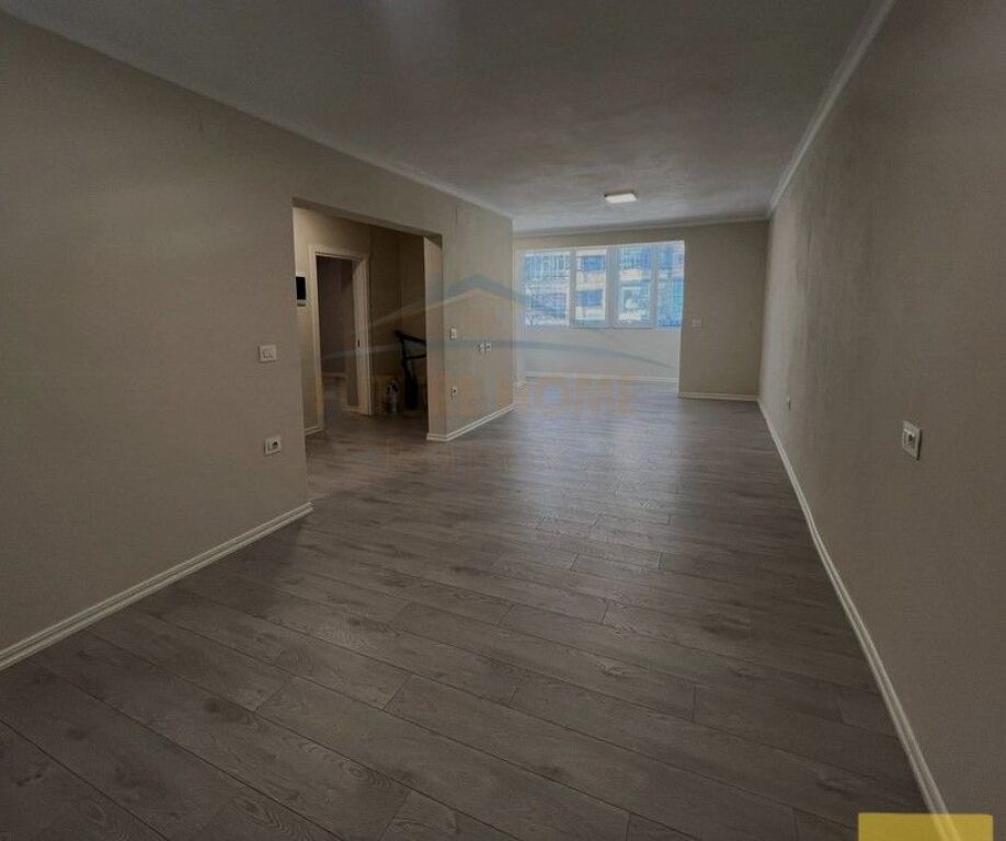 Qera, Ambient Zyre, 21 Dhjetori