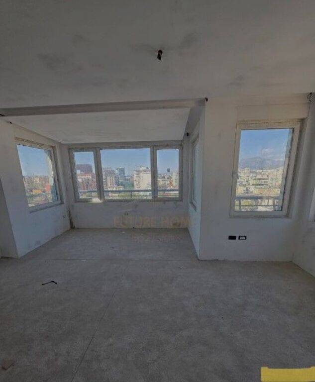 Shitet, Apartament 1+1+2, tek Ish Ekspozita, Tiranë