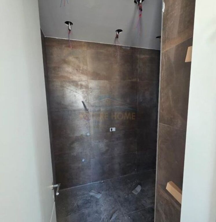 Shitet, Apartament 1+1+2, tek Ish Ekspozita, Tiranë