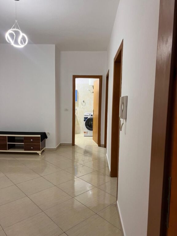 2+1,i mobiluar pallat i ri ne don bosko,600 mije leke