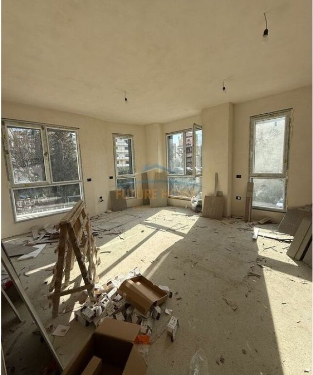 For sale, Apartment 2+1+2+Storage, near Alidemi Field, Tirana., Tirana.