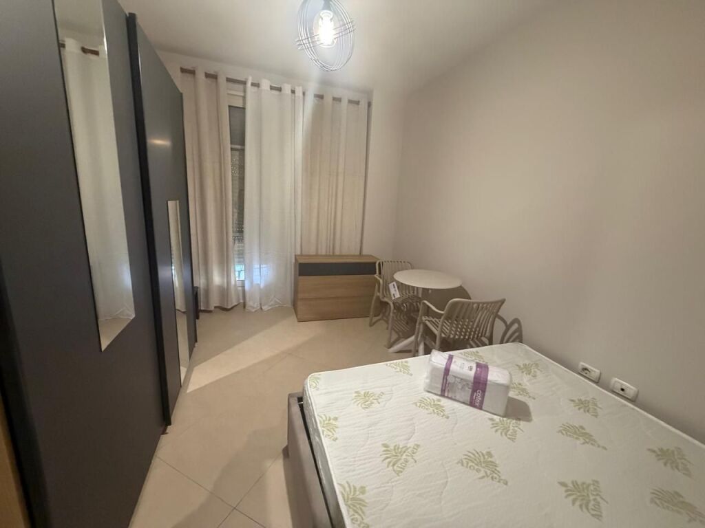 Jepet me qera 2+1 mobiluar liqeni thate 648 eu