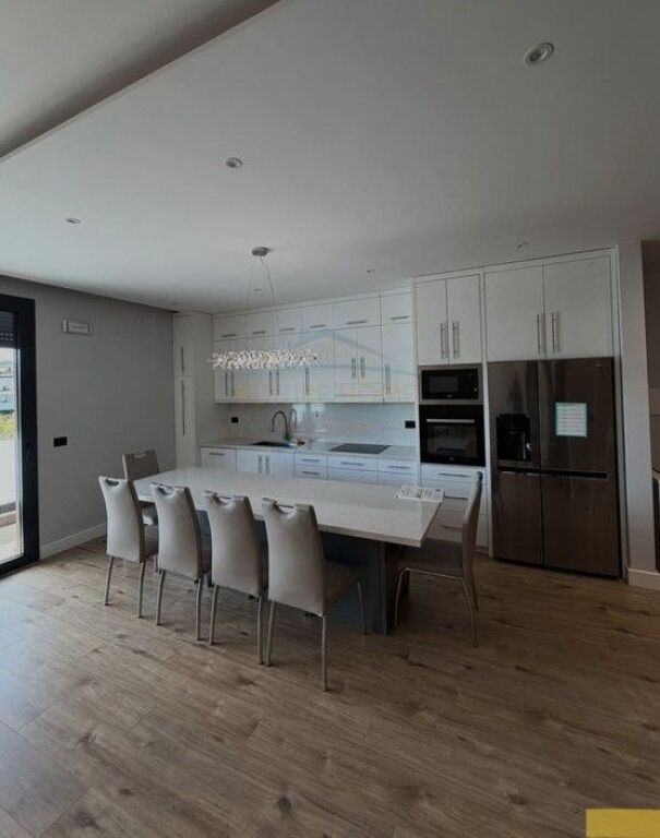 Shitet, Apartament 3+1+2+2 Poste Parkimi, Sofia Hill Residence, TEG, Tiranë.